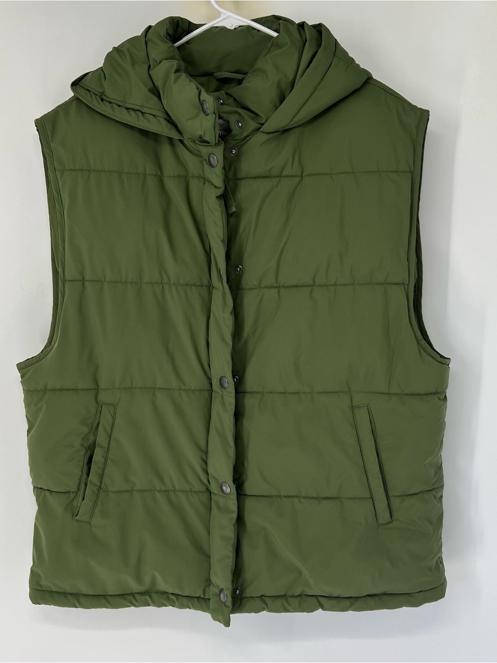 American Eagle men’s puffer vest large
